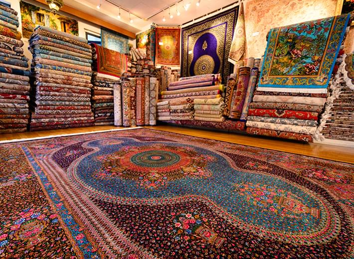 美しさだけではない、魅力いっぱいのペルシャ絨毯。
