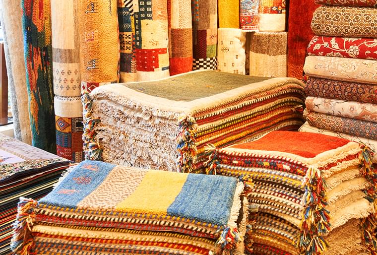 美しさだけではない、魅力いっぱいのペルシャ絨毯。